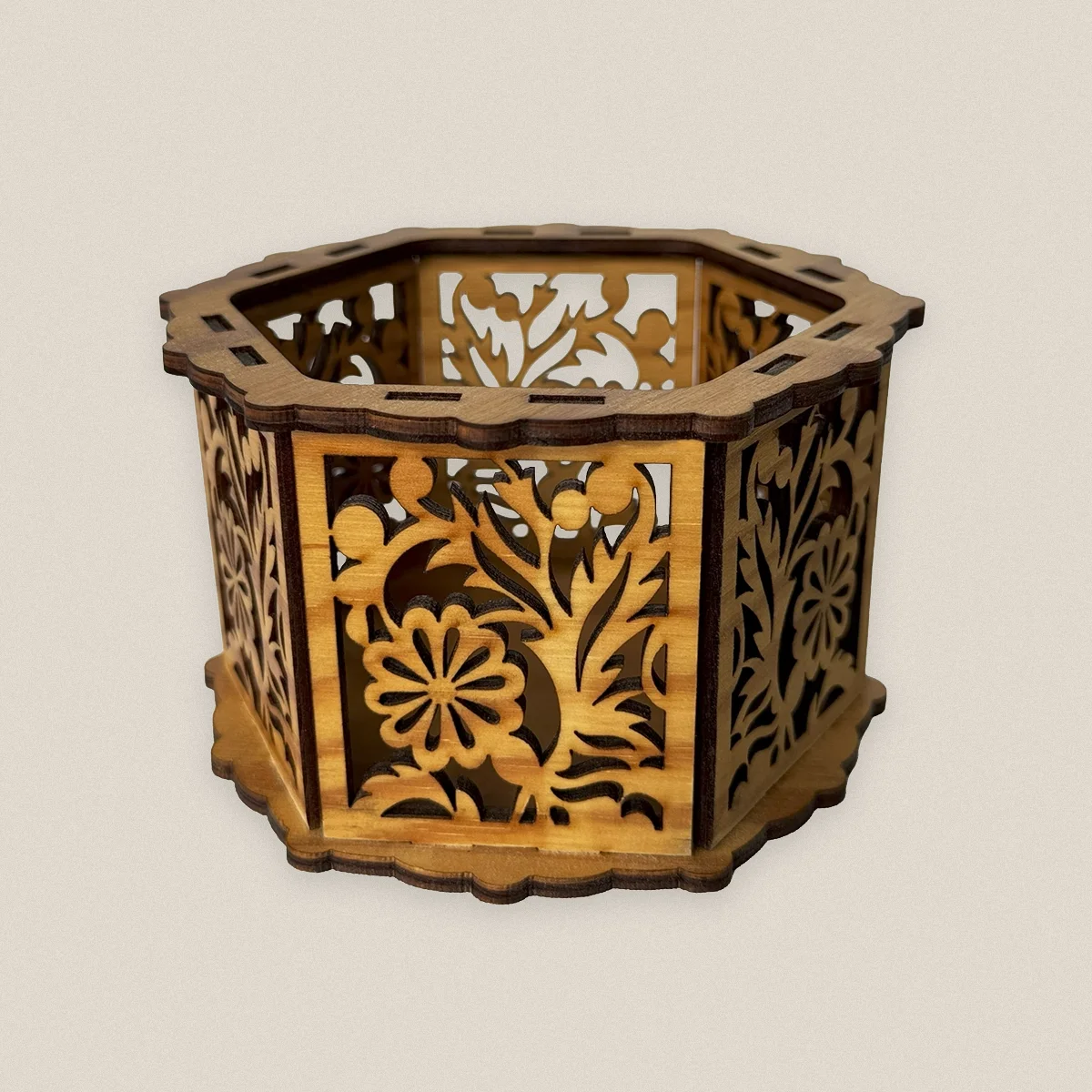 Kurv med utskjeringer